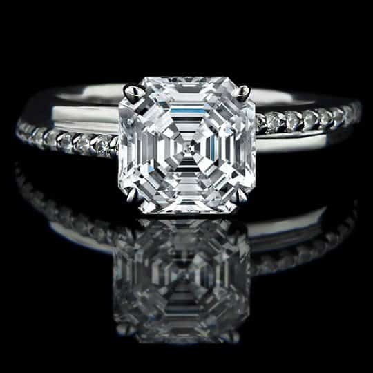 asscher cut diamnond ring