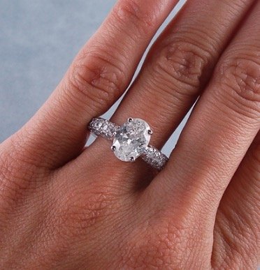 oval cut diamond engagement ring