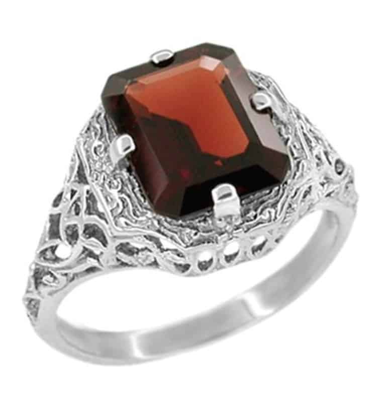 what is a garnet ring