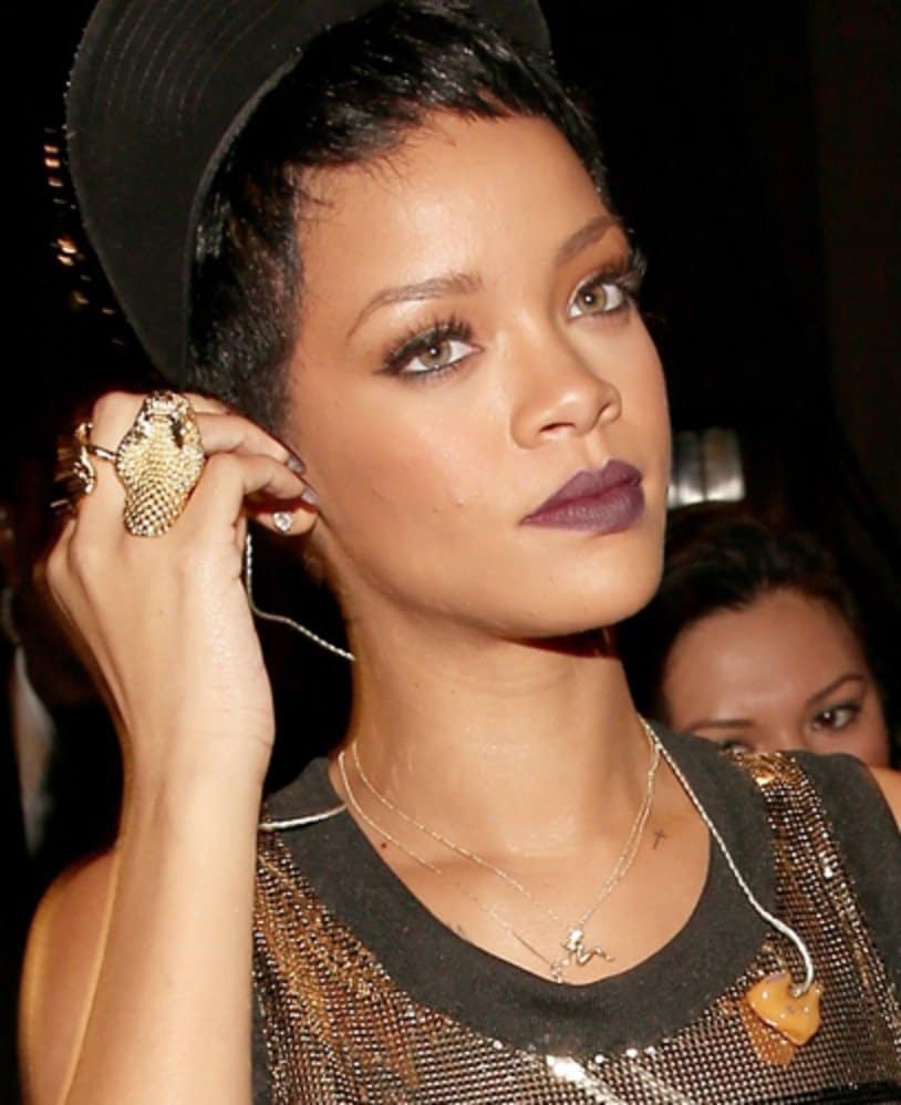 rihanna wearing wendy brandes mud flap jill necklace