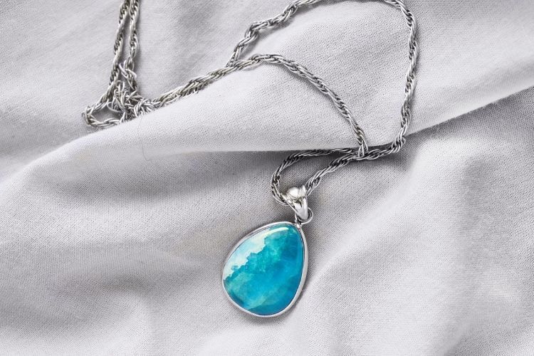 Best Blue Gemstones in Jewelry: Aquamarine necklace