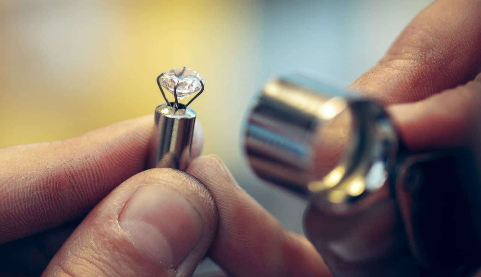 Moissanite vs White Sapphire rings