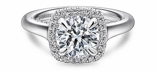 18K Classic Halo Diamond Engagement Ring