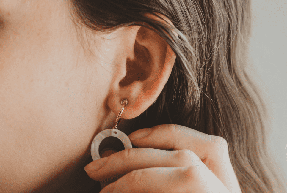 Best Earrings for Sensitive Ears Guide 