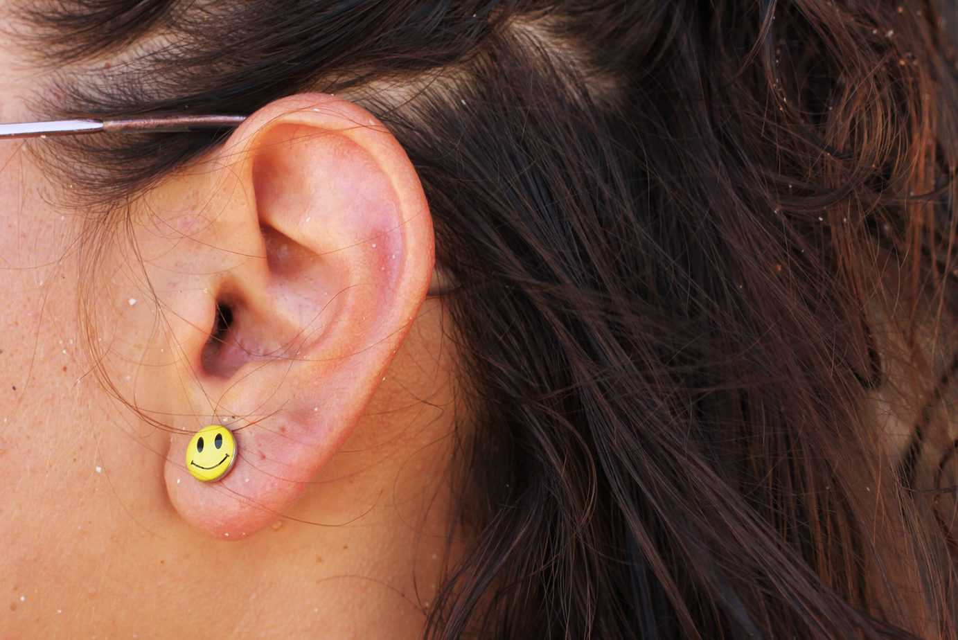 How do you wear magnetic earrings?