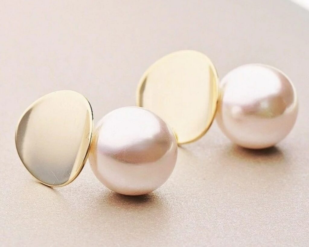 Geometry Round Pearl Stud