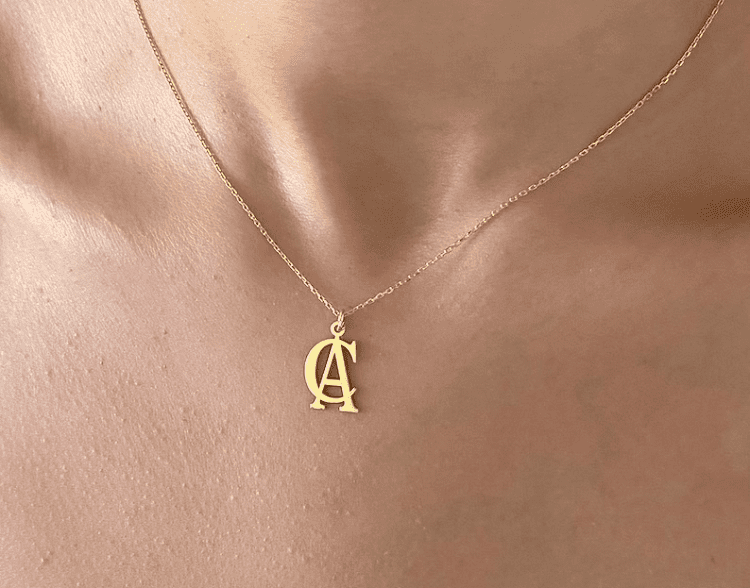 OnzeJewellry Double Initial Necklace (Layered Letters)