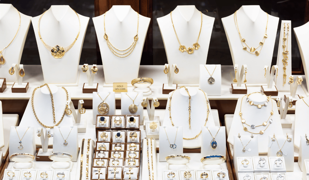 Blue Nile Vs. Helzberg Diamonds: Comparison