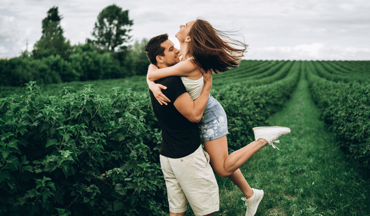 HAPPY COUPLE