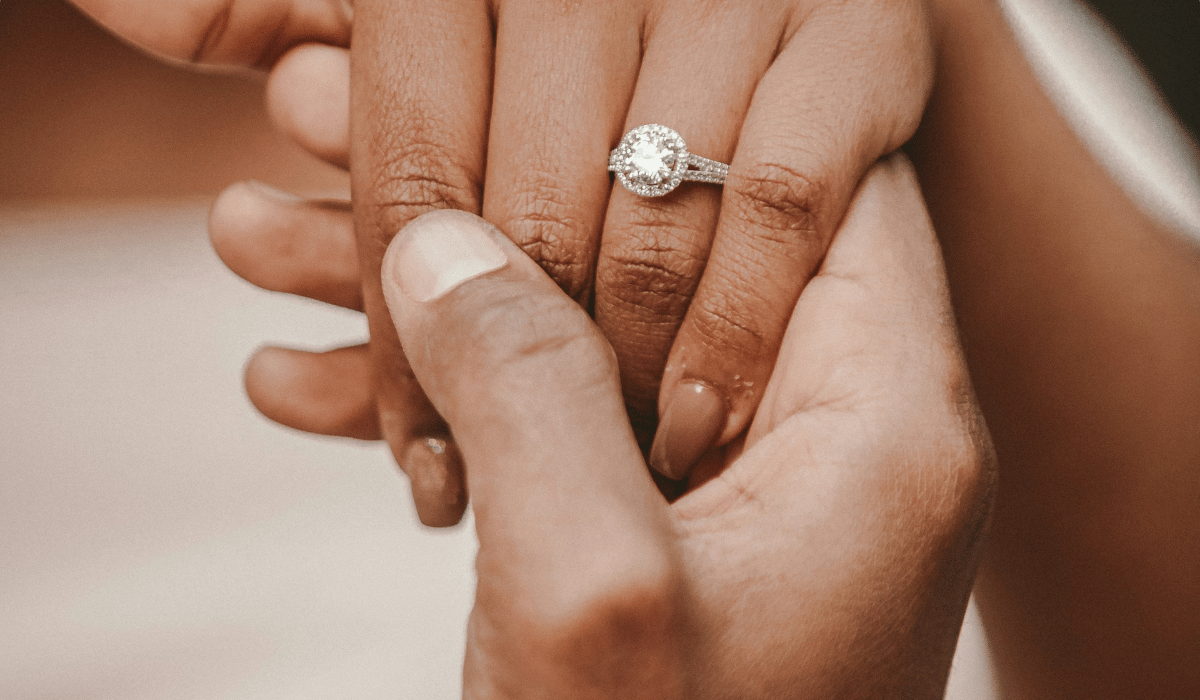 PEOPLE GETTING ENGAGED
